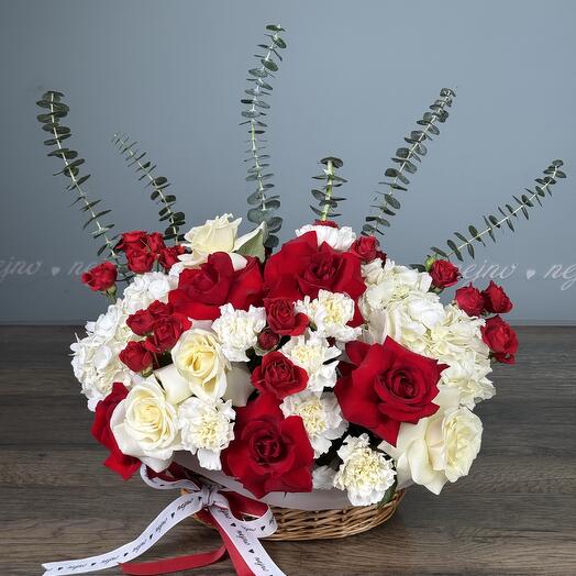 Garden Basket Size S ( white and red roses)