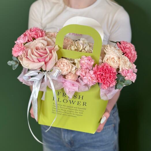 Зеленая сумочка с цветами