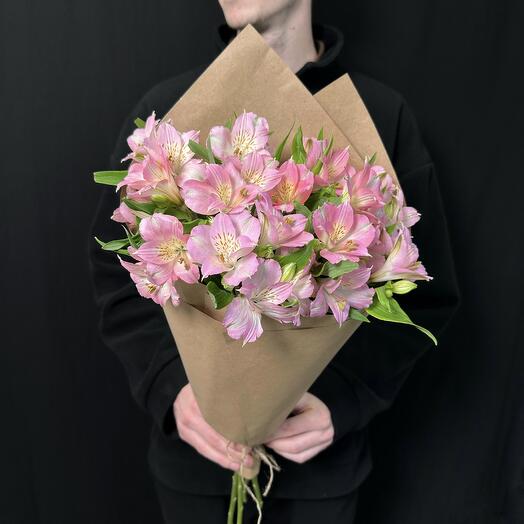 5 розовых альстромерий в крафте