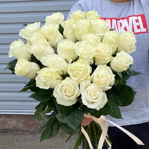 25 rosas blancas