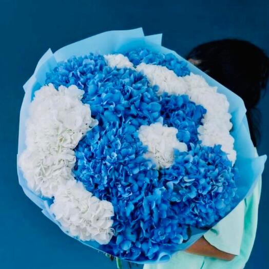 Bouquet of blue and white hydrangeas