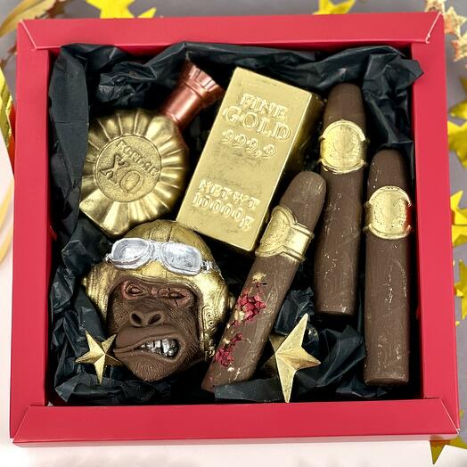 Сладкий набор с обезьяной и сигарами на 23 февраля из шоколада Callebaut
