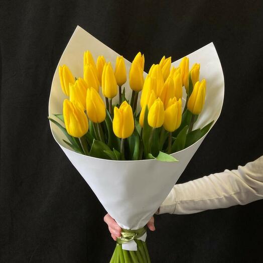 21 Yellow Tulips