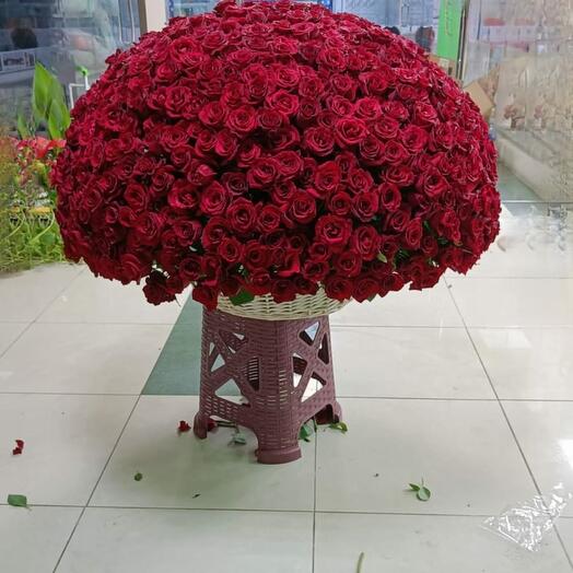 300 Red Rose Basket