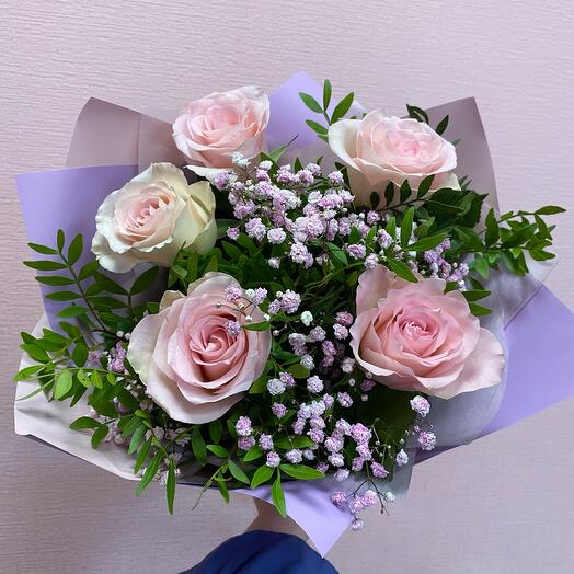 Букет Нежный с розами и гипсофиллой