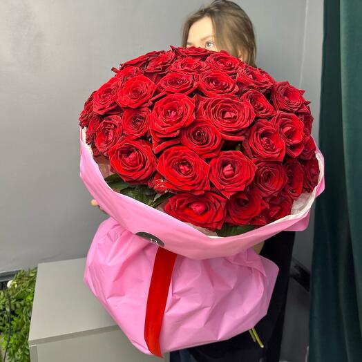 51 красная Роза в упаковке для любимой