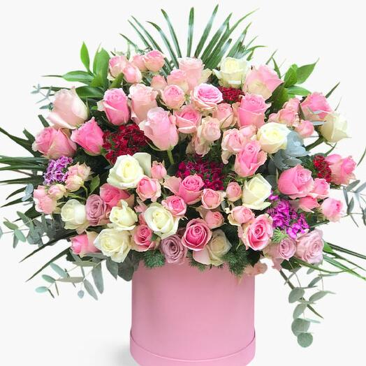 Sweet Box Mixed Roses