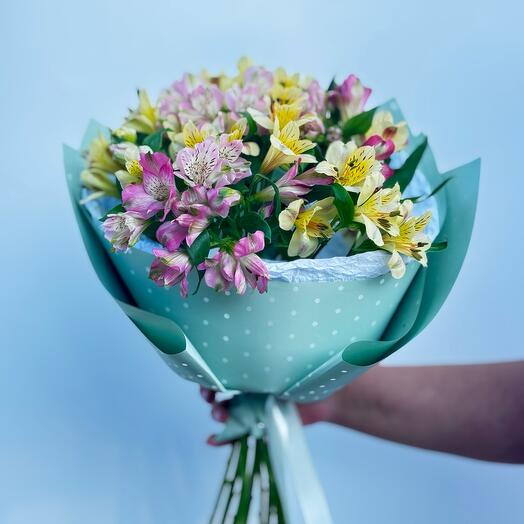 Bouquet of persistent alstroemeria