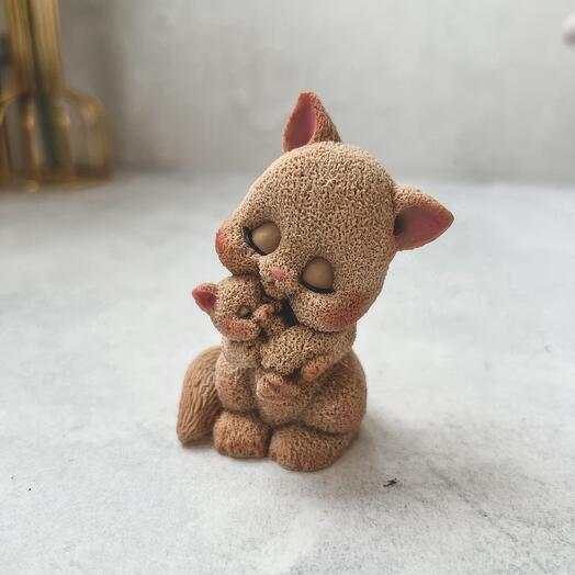 Кошечка мама и малыш