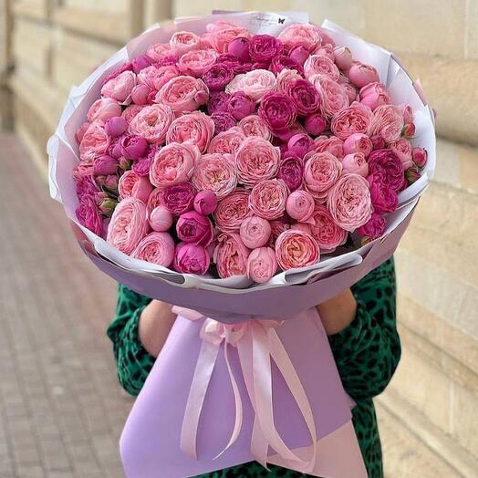 Bouquet of 101 pink bush peony-shaped rose