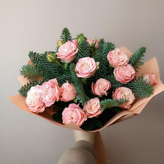 Кустовые розы с нобилисом