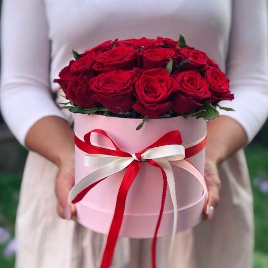 21 Red Roses in a Hatbox