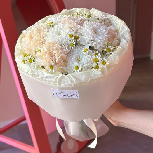 Букет с хризантемой и матрикарией