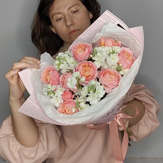 Роза джульетта и белая маттиола Букет 23 Flowers Holiday