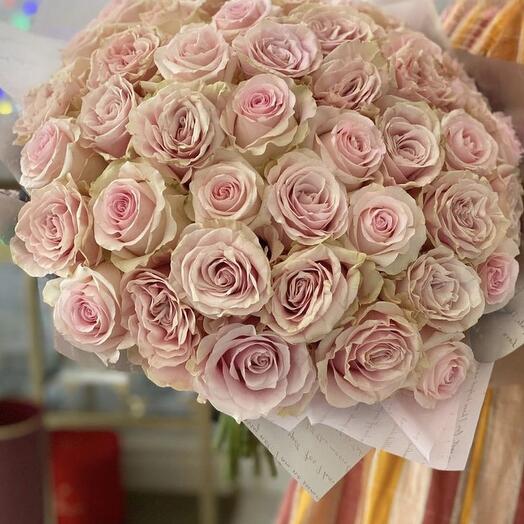 Bouquet of 51 delicate roses
