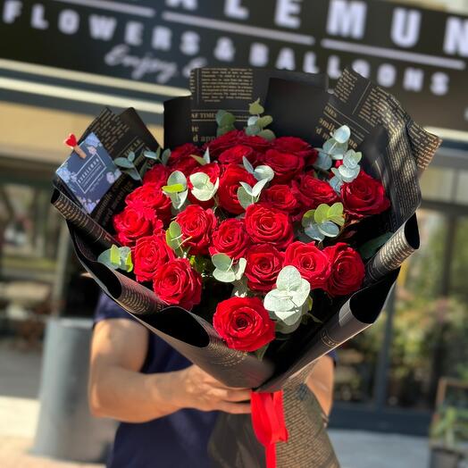 25 red roses