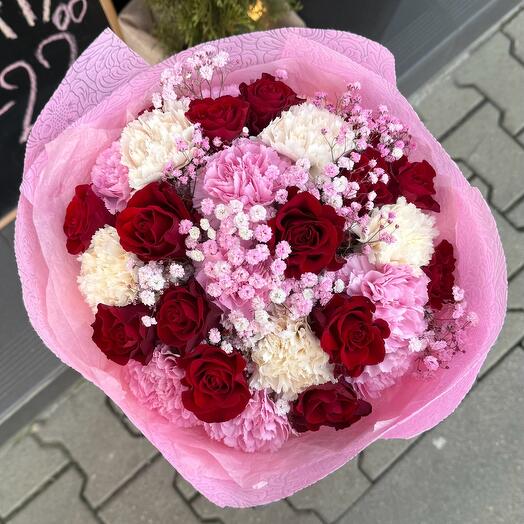 Bouquet with red-pink roses