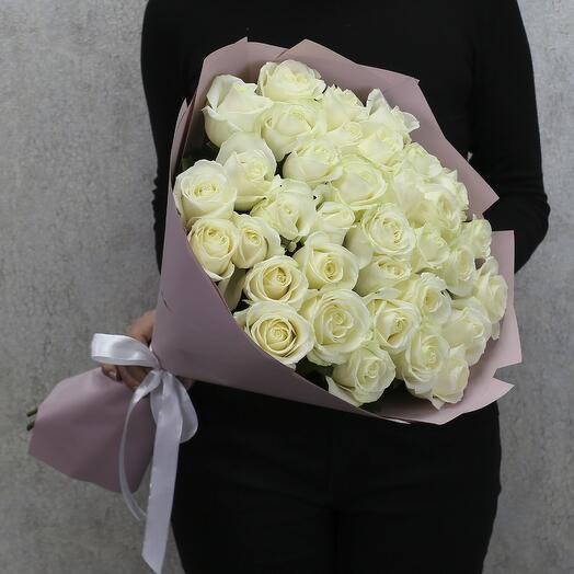 35 white Avalanche roses 60 cm in designer packaging