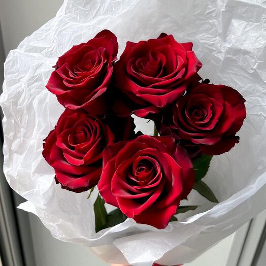 Pequeño ramo de 5 rosas rojas Ecuador