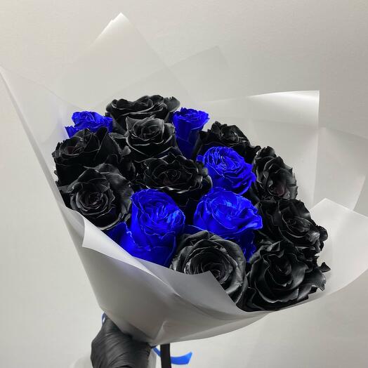 Bouquet with black and blue roses
