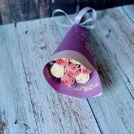 Мини-букет шоколадных роз к 8 марта