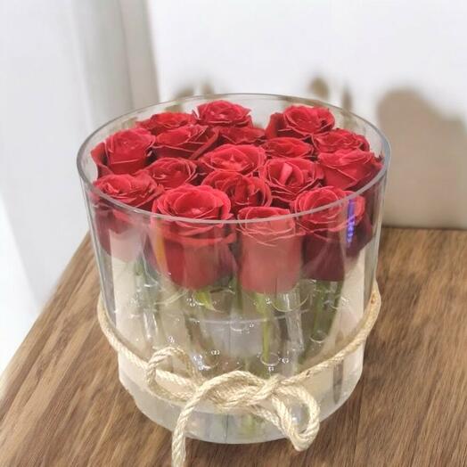 Kutuda çiçekler Red roses