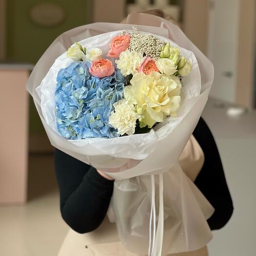 Букет с гортензией и пион. розами