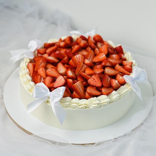 Торт пирог с клубникой