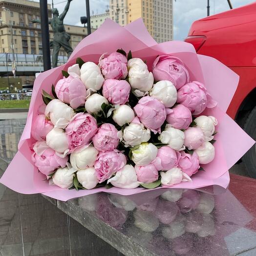 Букет из пионов