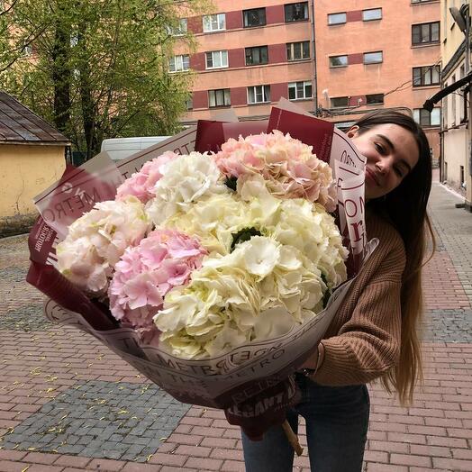 Букет из 9 гортензий
