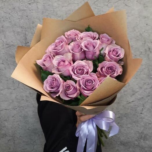 Ramo de 15 rosas moradas en decoración