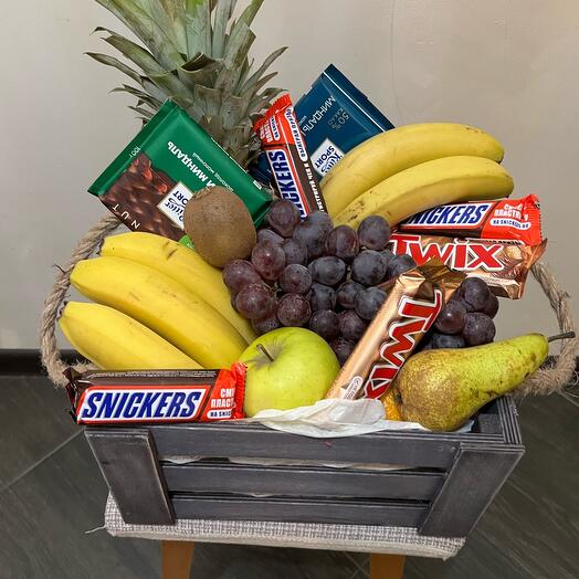 Caja de frutas y dulces