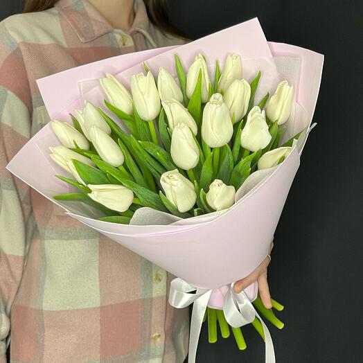 19 белых тюльпанов