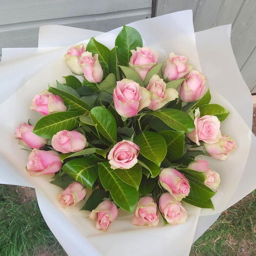 Pink roses bouquet