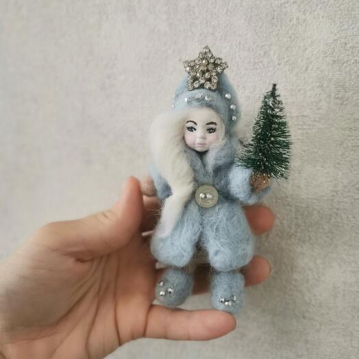 Елочная игрушка "снегурочка"