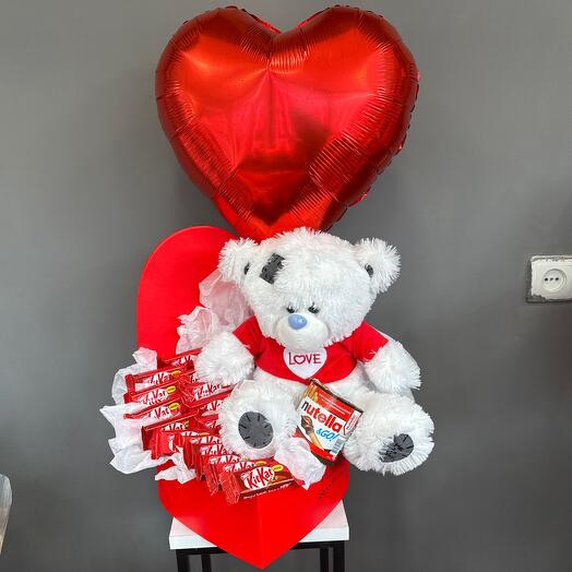 Композиция с мягкой игрушкой,шарами и сладостями