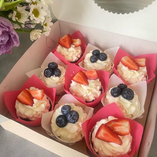 Conjunto de cupcakes surtido "Chocolate / cereza", "Vainilla/fresa" - 9pcs