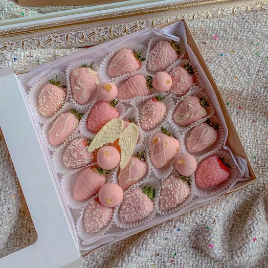 Клубника с голубикой в шоколаде