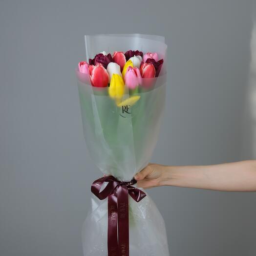 Весеннее настроение из 15 тюльпанов