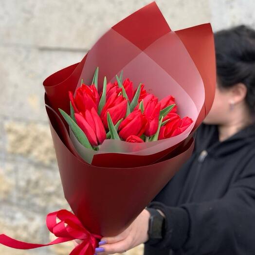 Весенний букет 15 красных тюльпанов (E186)