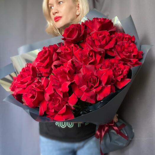 Красные французские розы 15 штук