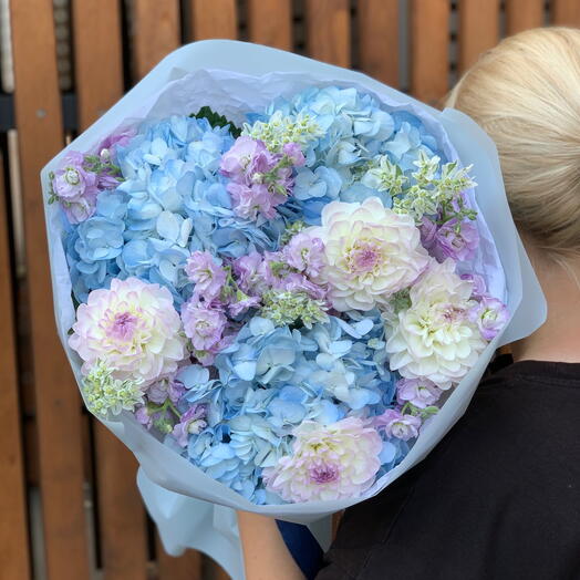 Авторский букет (маттиола, гортензии, георгины)