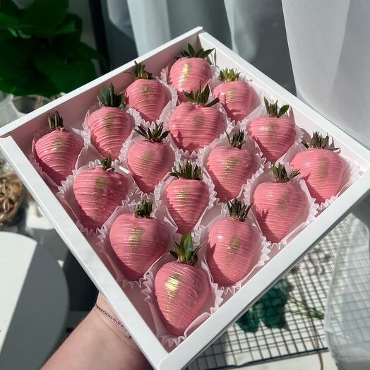 Strawberries in Belgian chocolate "Rose gold", 16 pcs
