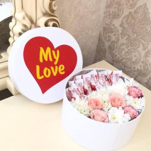 Подарок my love хризантемы с розами и конфетами Раффаэло