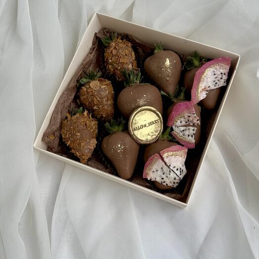 Chocolate-covered strawberries + pitahaya sublimate