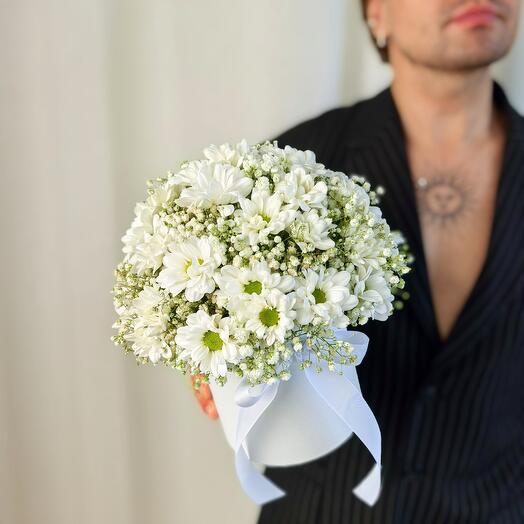 Композиция из Хризантемы и белой Гипсофилы M