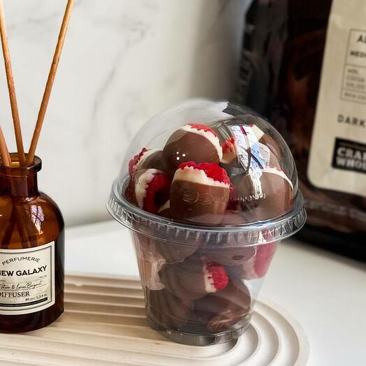 Свежая малина в двойном шоколаде стаканчик S 200 мл