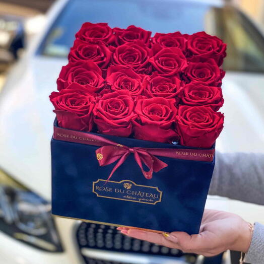 Rosas Vermelhas Eternas em Caixa Quadrada Azul-Marinho Flocada