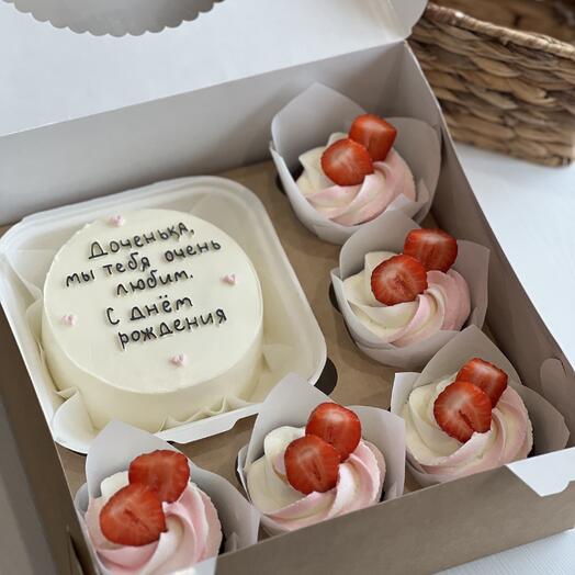 A set of bento and 5 cupcakes