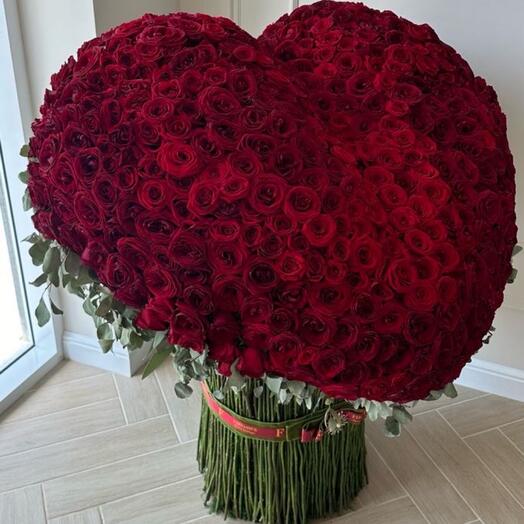 Композиция «Сердце из 351 красной розы 🌹»